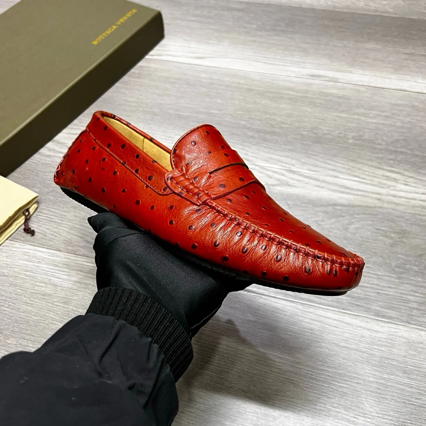 Factory price 458 new model BV〰️Handmade classic men's beanie shoes👉👉driving shoes, slip-on shoes, made of Italian imported cowhide, 💕water-dyed cowhide lining, 🔊original outsole, waterproof platform design, comfortable for the feet. A good choice for traveling and driving, two colors available, code number: 38-44, (45 can be customized)